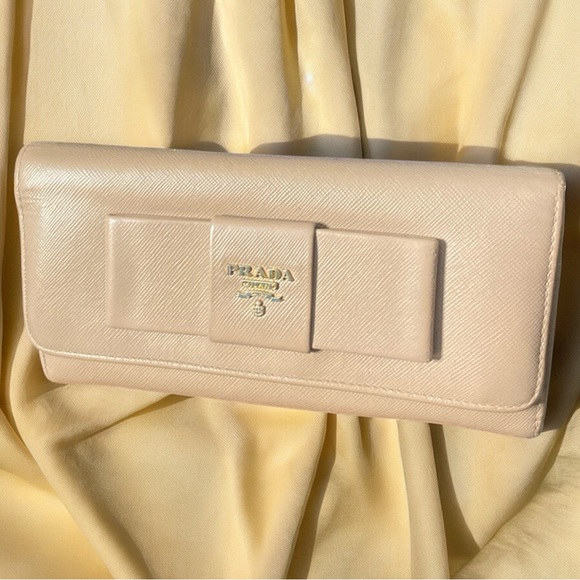 PRADA
Saffiano Lux Leather Wallet - Picture 1 of 8